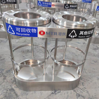 Giá tốt. Thùng rác tái chế bằng kim loại màu bạc tùy chỉnh bằng thép không gỉ cho sảnh Metro trực tuyến
