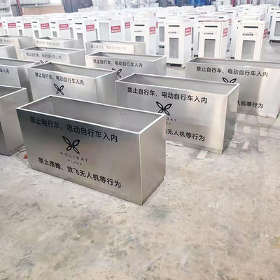 Giá tốt. Máy trồng nhôm thép không gỉ màu xanh lá cây ngoài trời 316L cho dự án đường phố thành phố đô thị trực tuyến