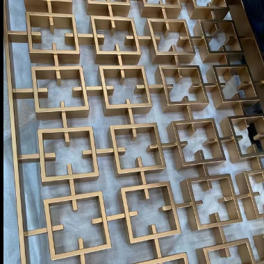 Giá tốt. Thiết kế rỗng Vách ngăn phòng khách bằng thép không gỉ Tường nền Dự án khách sạn Trang trí trực tuyến