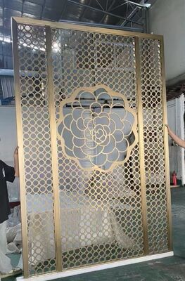 Giá tốt. Classical Stainless Steel Partition with Floral & Leaf Motif trực tuyến